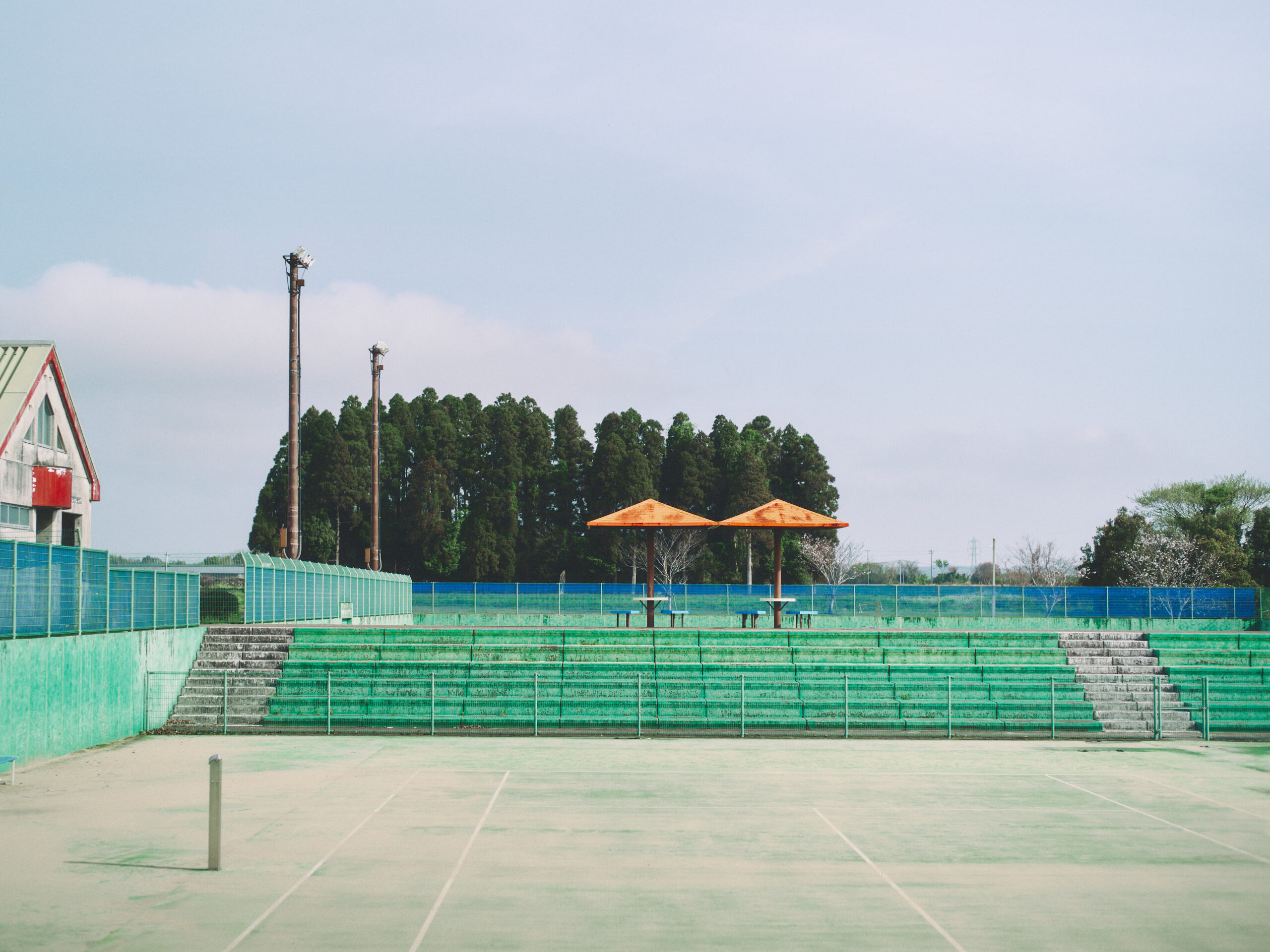 串良平和公園へ。テニスコートも発見。