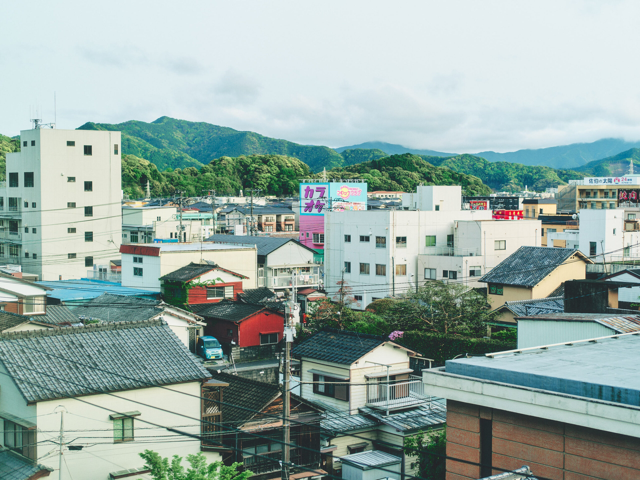 山と海が近い。