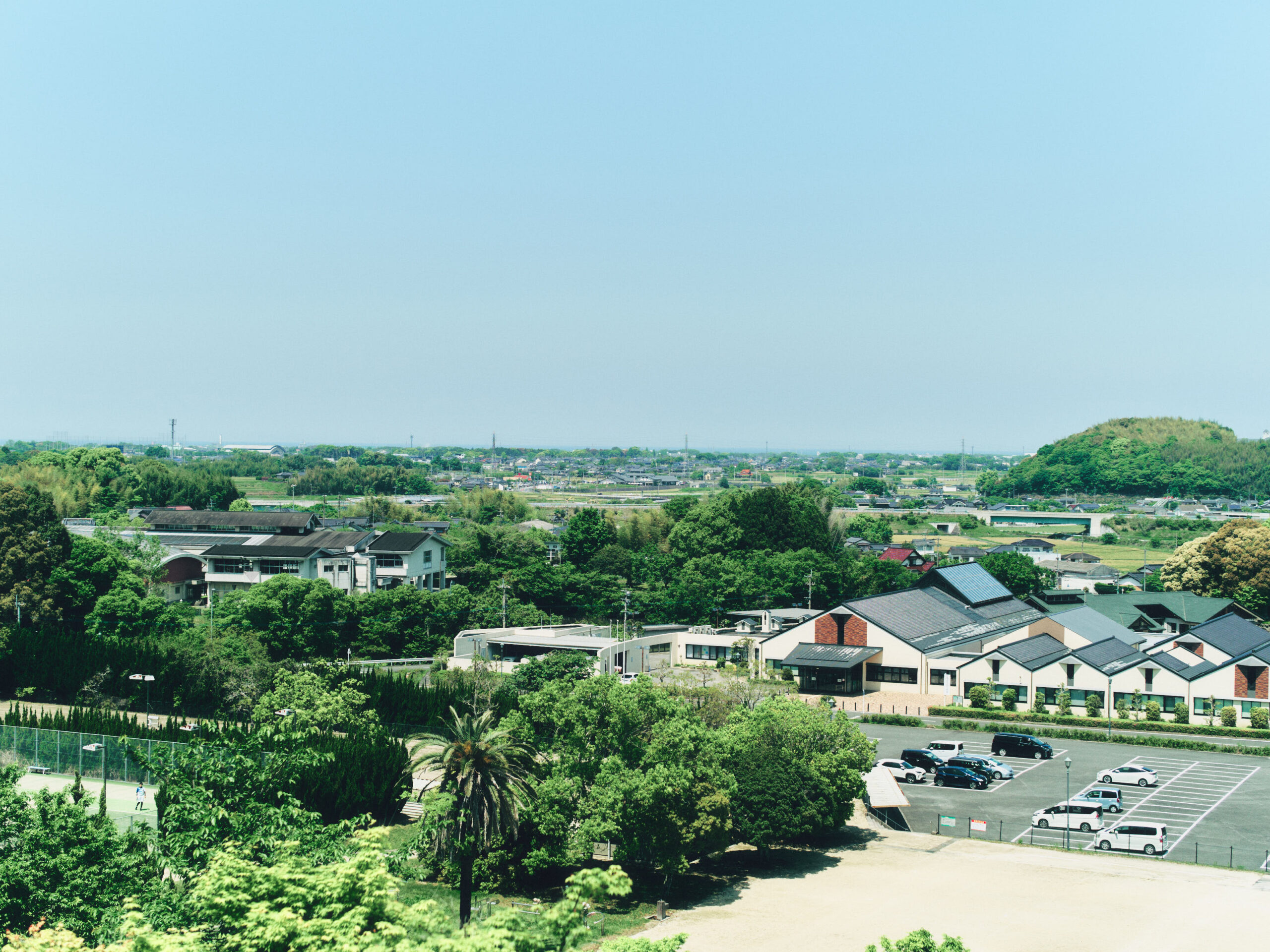 三光総合運動公園。景色の先は海。