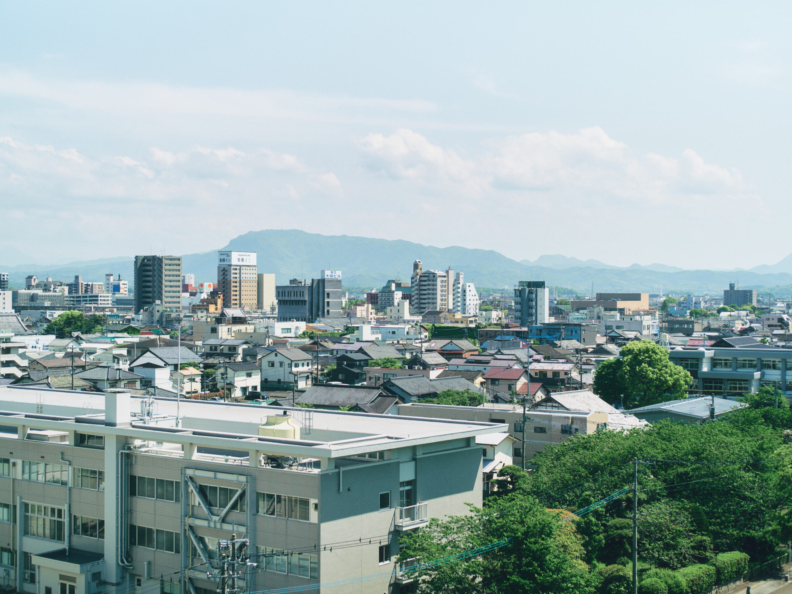 市街地の方角。