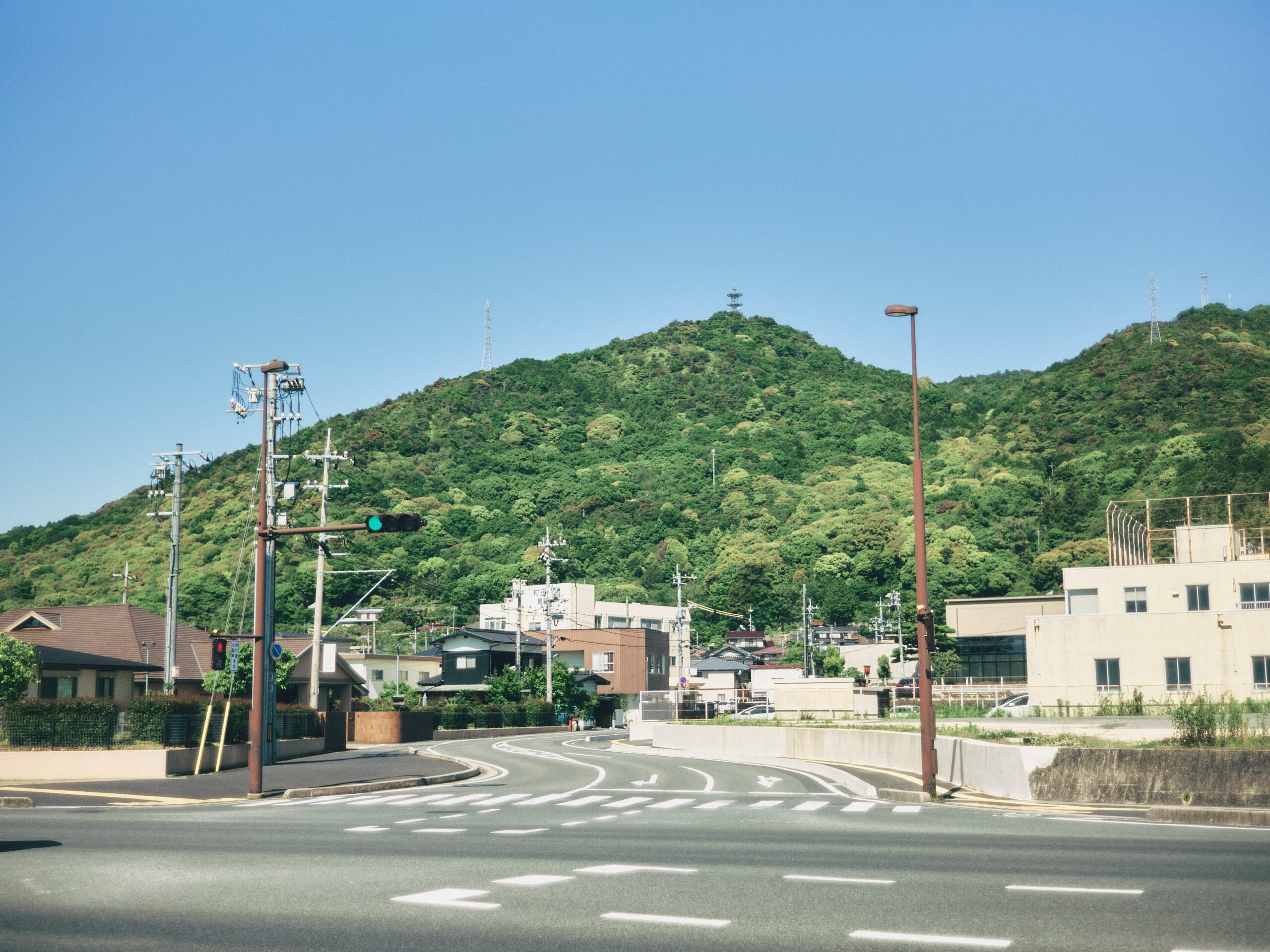 北側は山が近い。