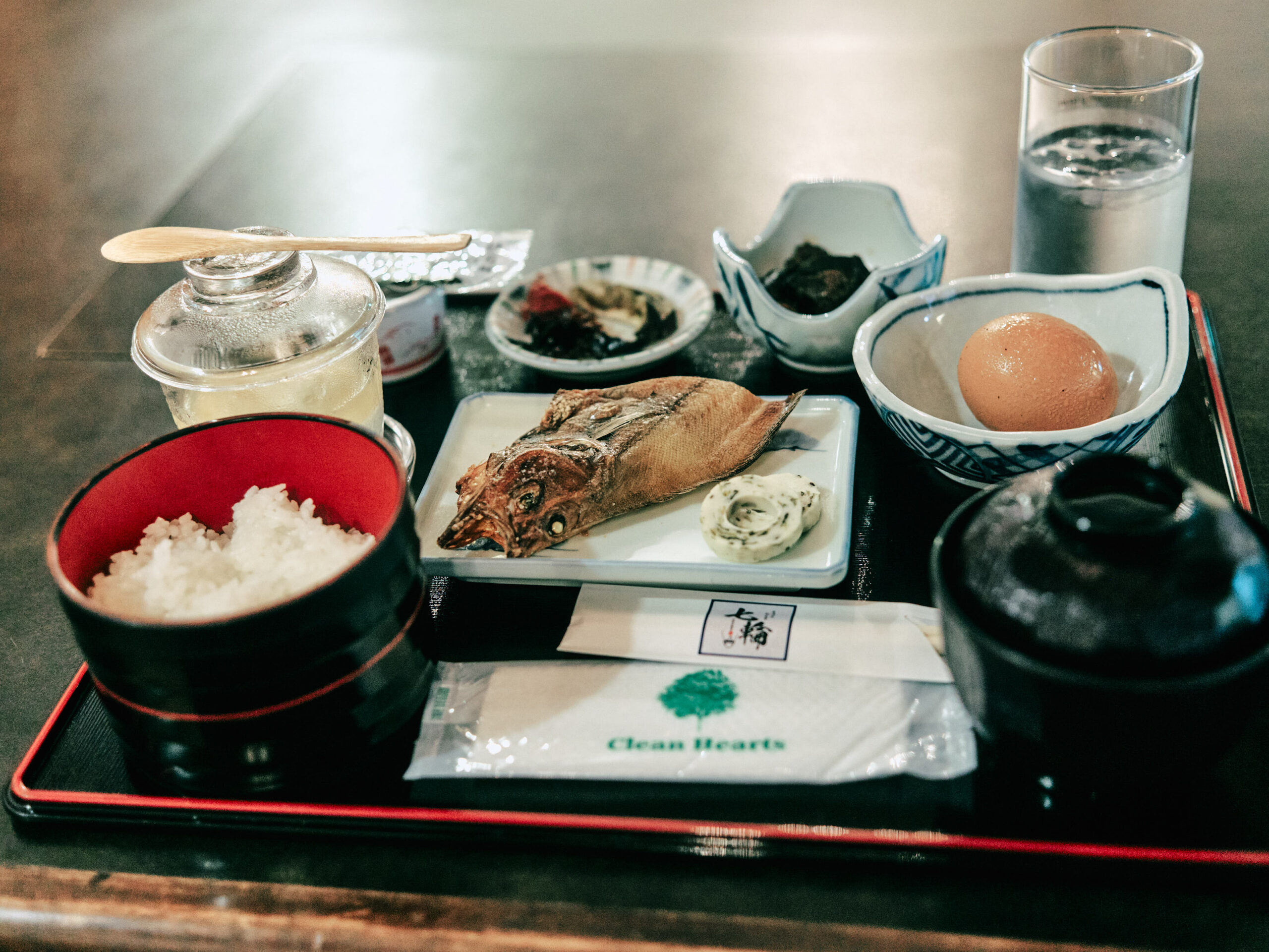 朝食を食べて元気いっぱい。