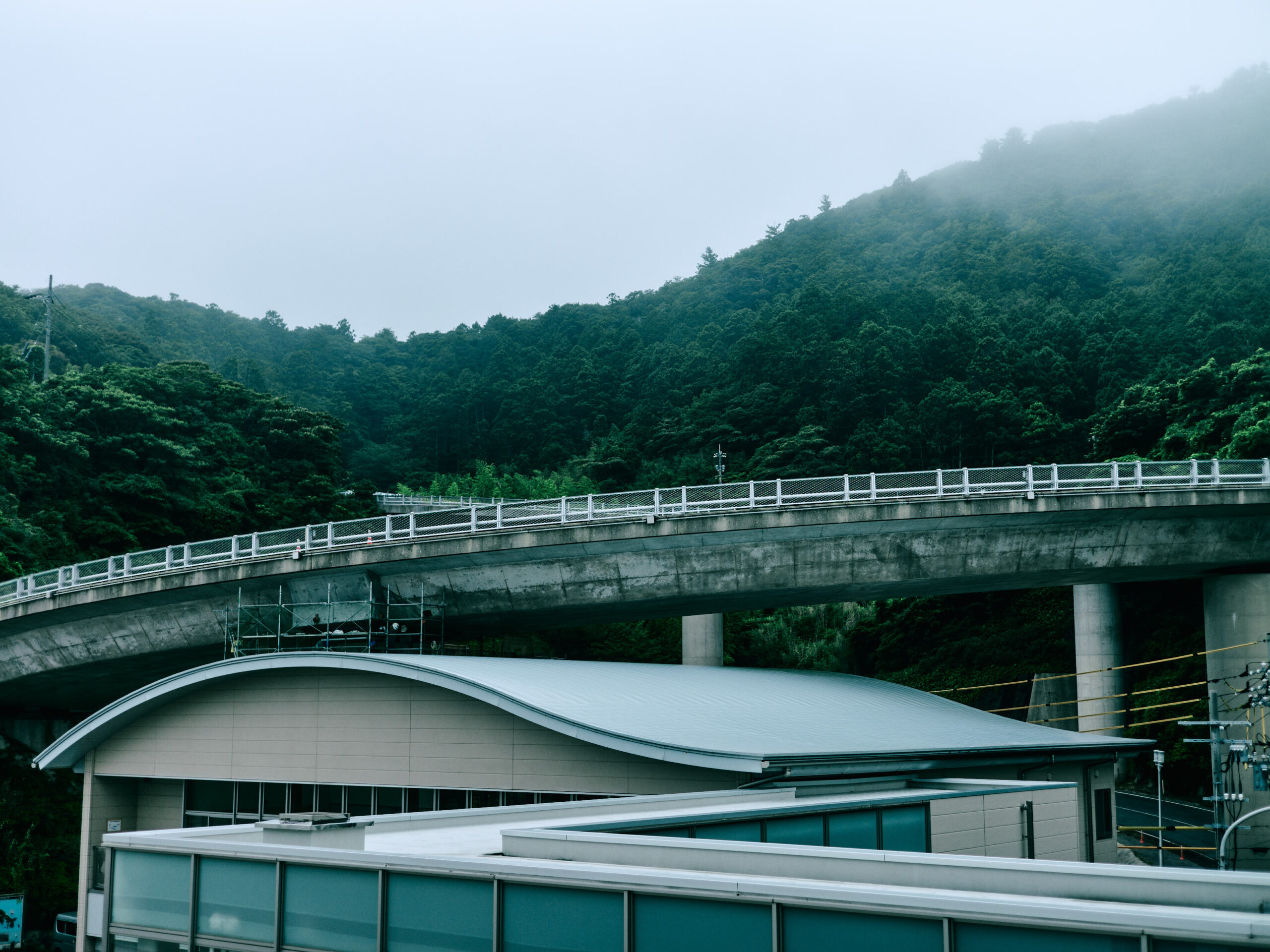 知夫里村。この道も印象的だった。