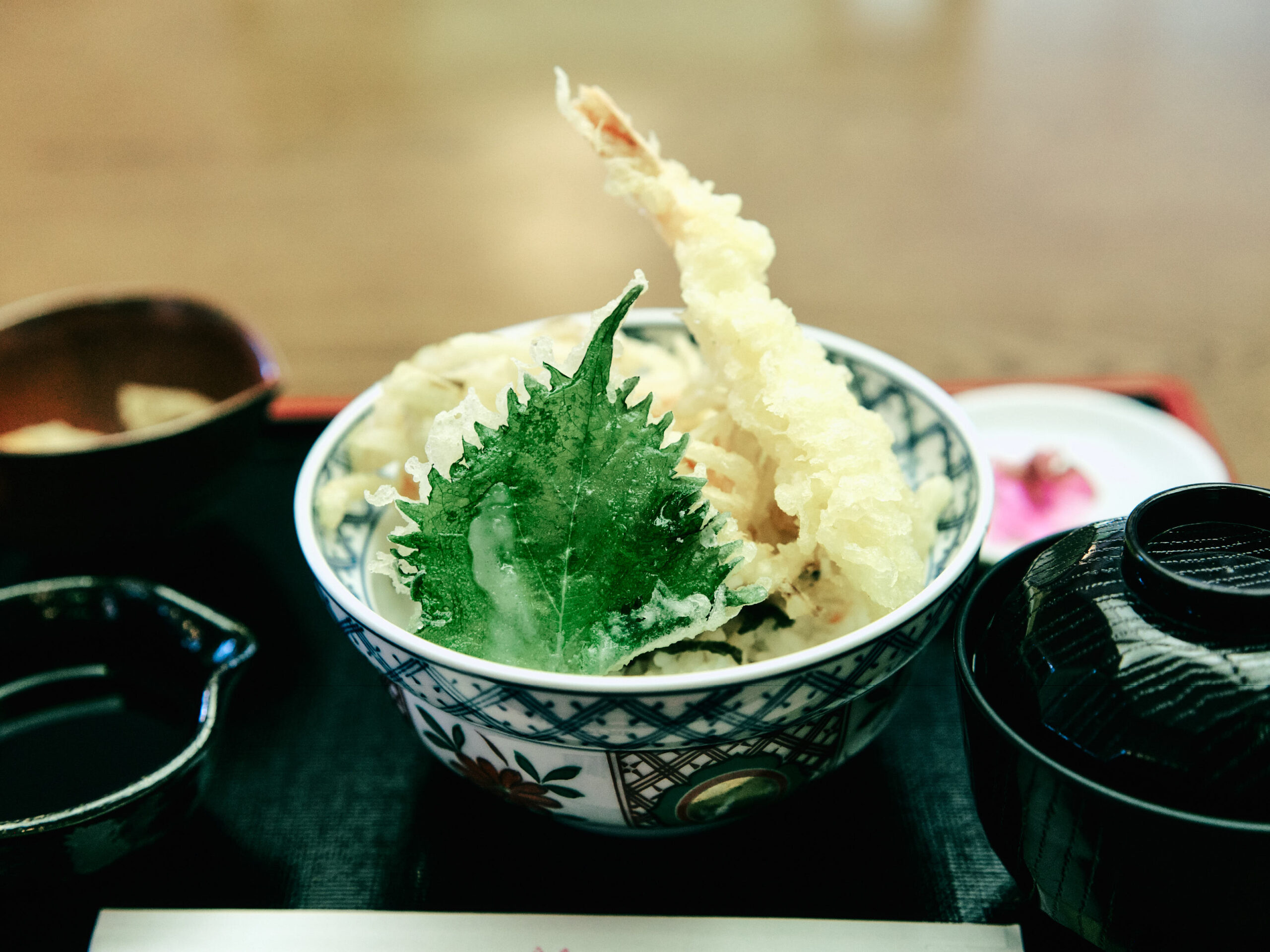 海老と野菜のかき揚げ丼を食べた。体力を回復させる。