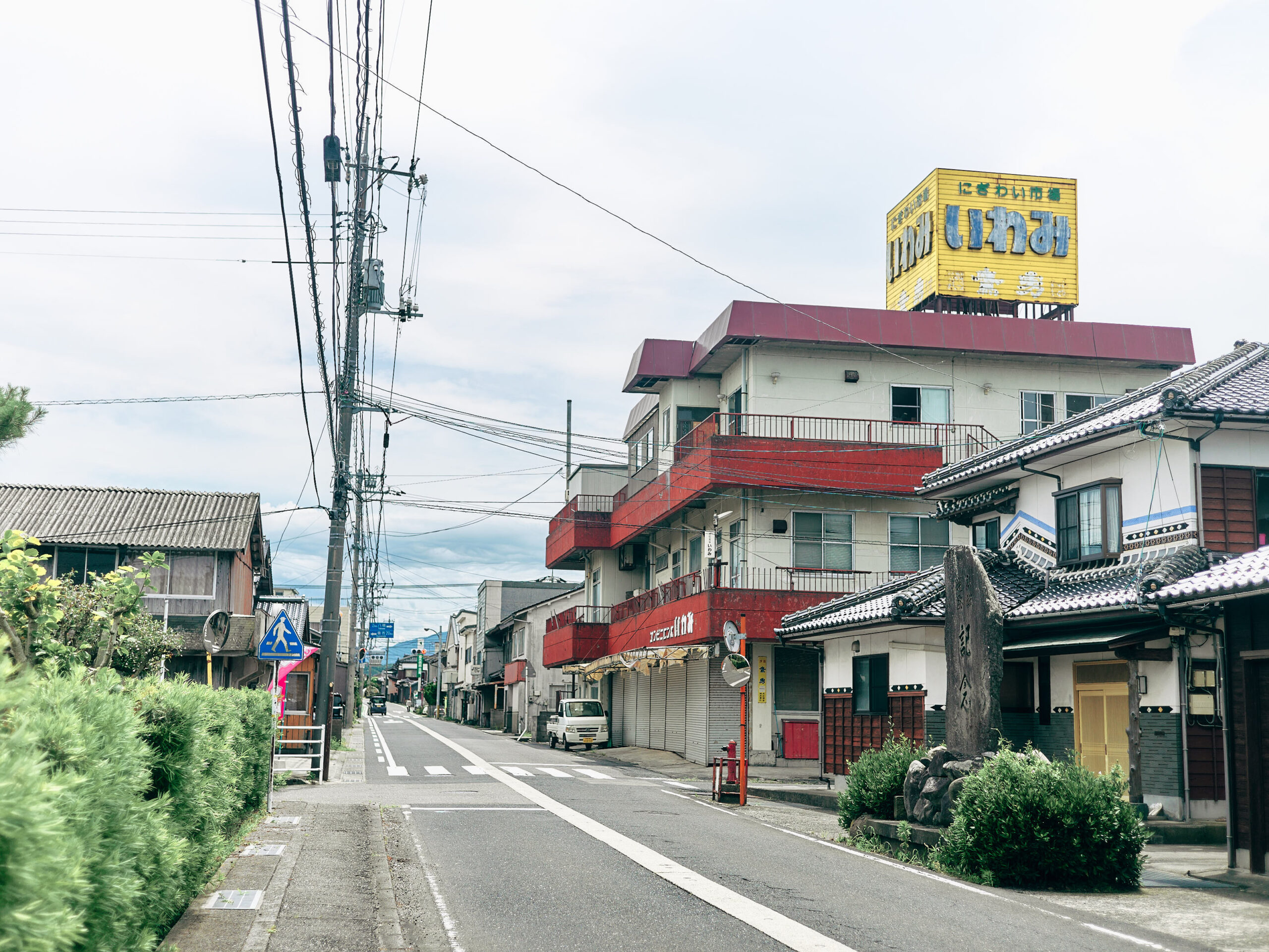 市街地を歩く。