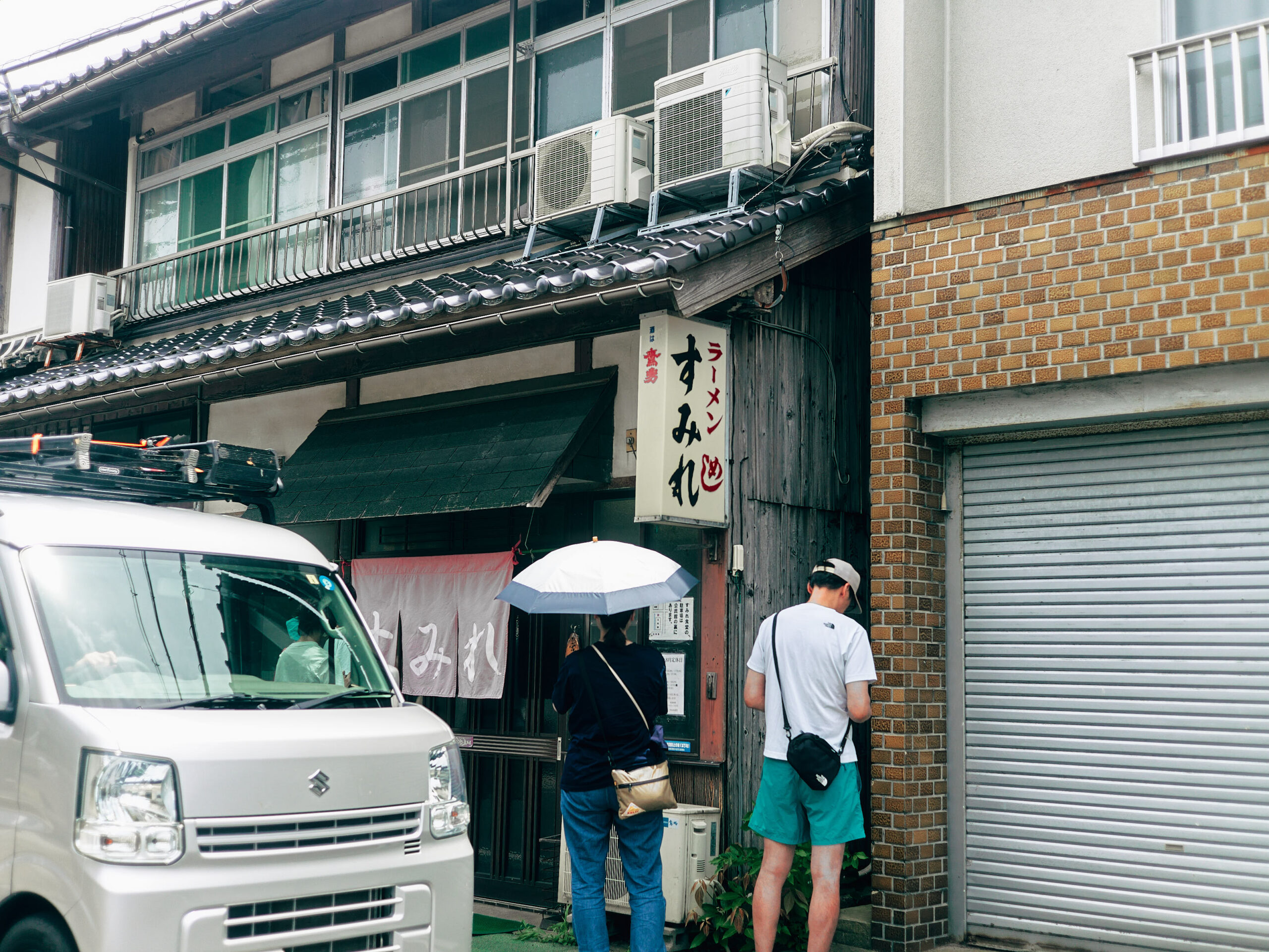 行列のラーメン屋さんを発見。