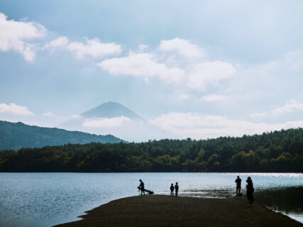 雲に見え隠れする富士山とともに。【旧市町村一周の旅（山梨県）｜11月4日―578日目）】