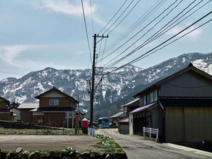 石川県の白峰へ、雪解けの山並みと。【旧市町村一周の旅（石川県）｜4月12日―737日目】